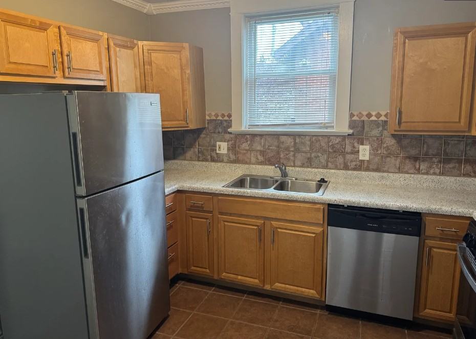 1105 Pennsylvania Avenue #1 - Photo 2 of 9