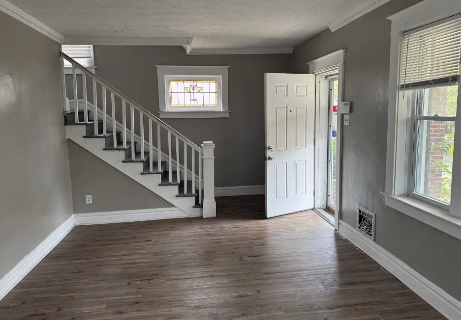 1105 Pennsylvania Avenue #1 - Photo 3 of 9