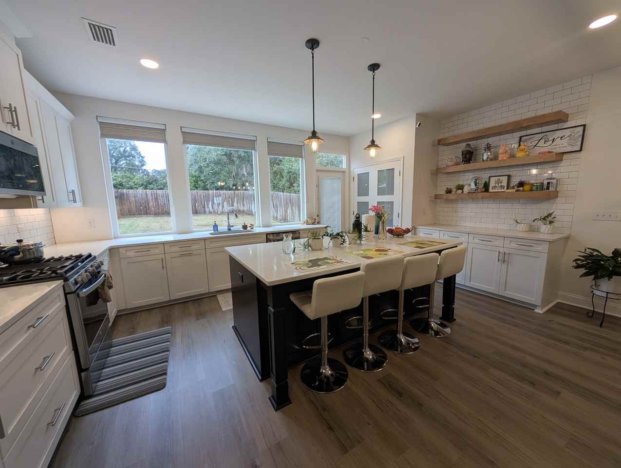 454 Grand Oaks Rd #1 - Photo 2 of 15