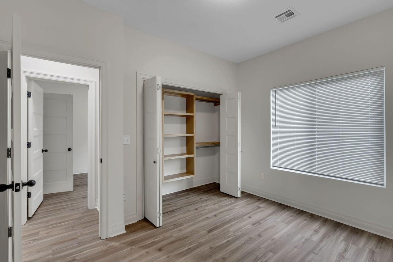 1819 E Liam Ct #1 - Photo 3 of 20