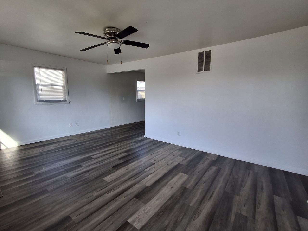 2514 Chase St #1 - Photo 4 of 10