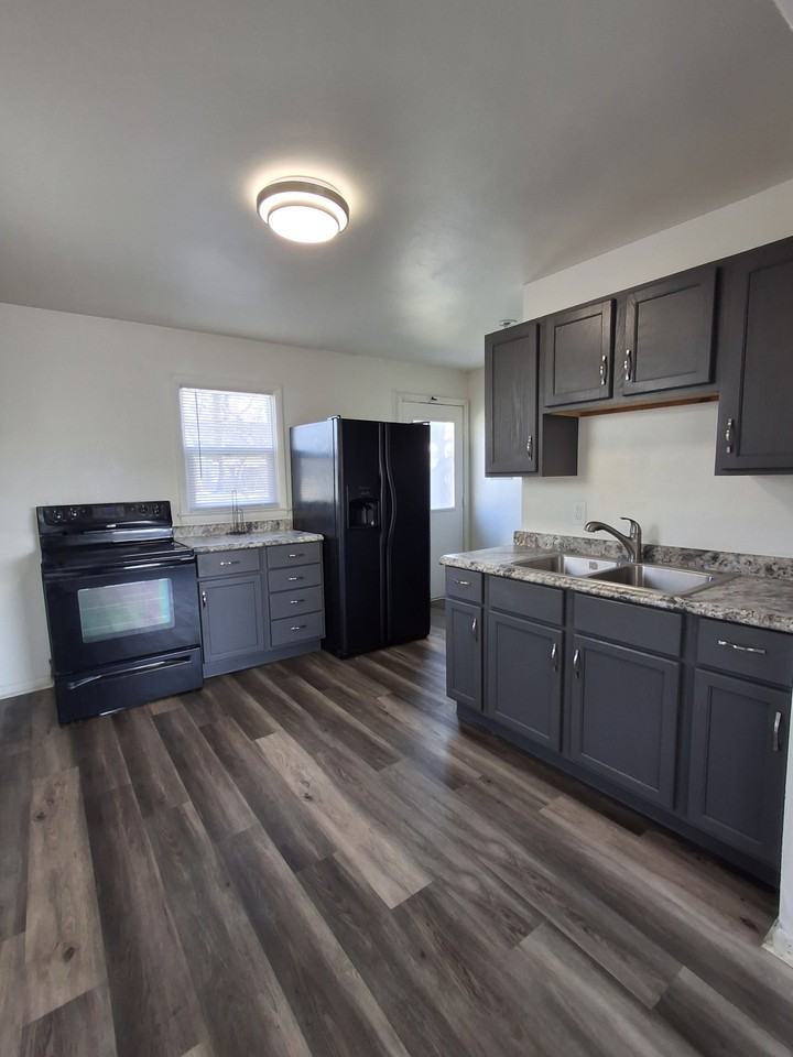 2514 Chase St #1 - Photo 5 of 10