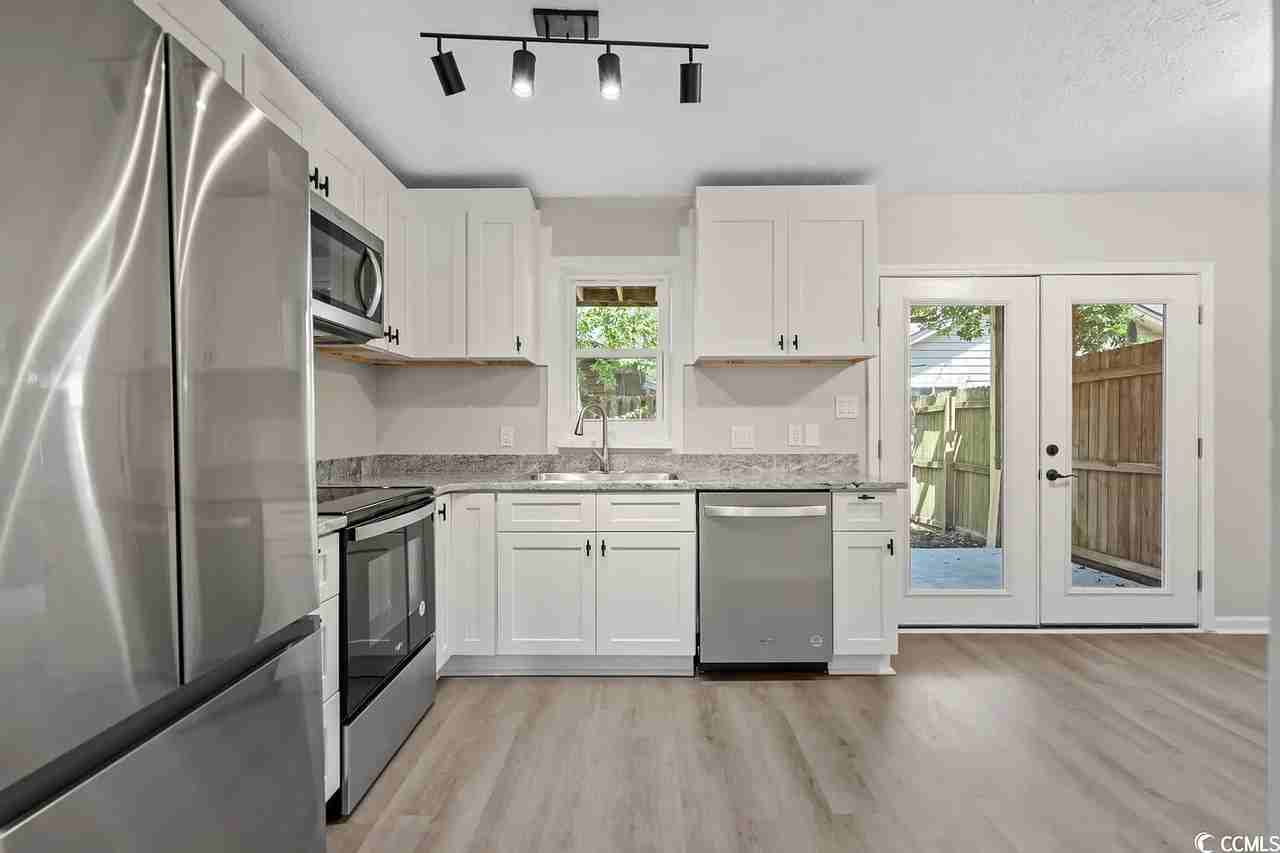 708 65th Avenue North #C - Photo 2 of 8