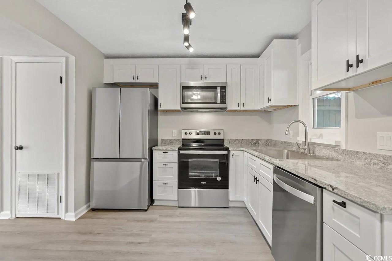 708 65th Avenue North #C - Photo 3 of 8