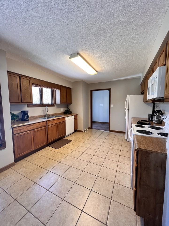 208 Brambleton Ct #1 - Photo 3 of 9