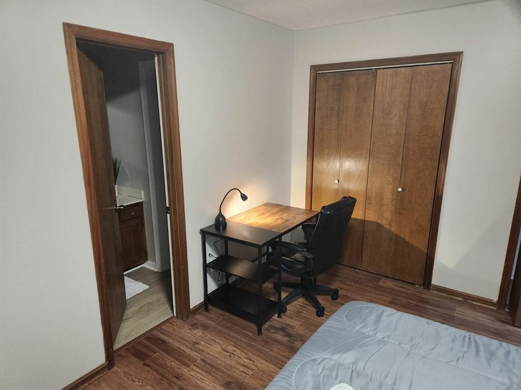 208 Brambleton Ct #1 - Photo 4 of 9