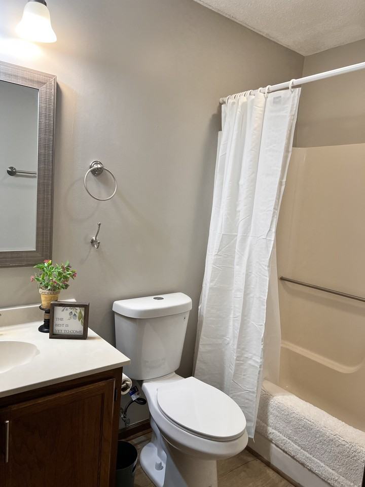 208 Brambleton Ct #1 - Photo 6 of 9