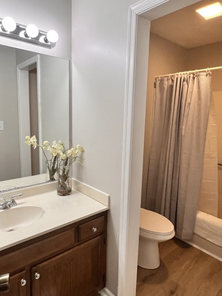 208 Brambleton Ct #1 - Photo 7 of 9