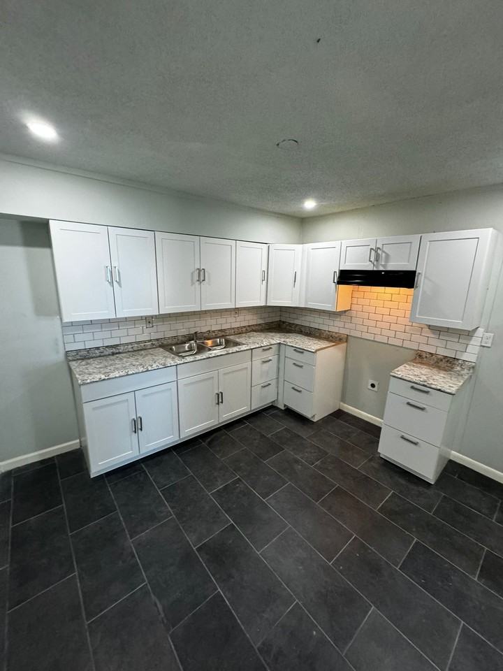 1184 Effie Rd #1 - Photo 3 of 10