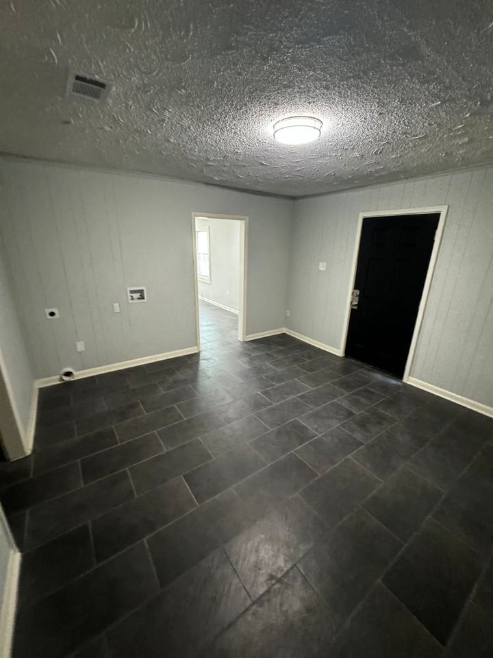 1184 Effie Rd #1 - Photo 7 of 10