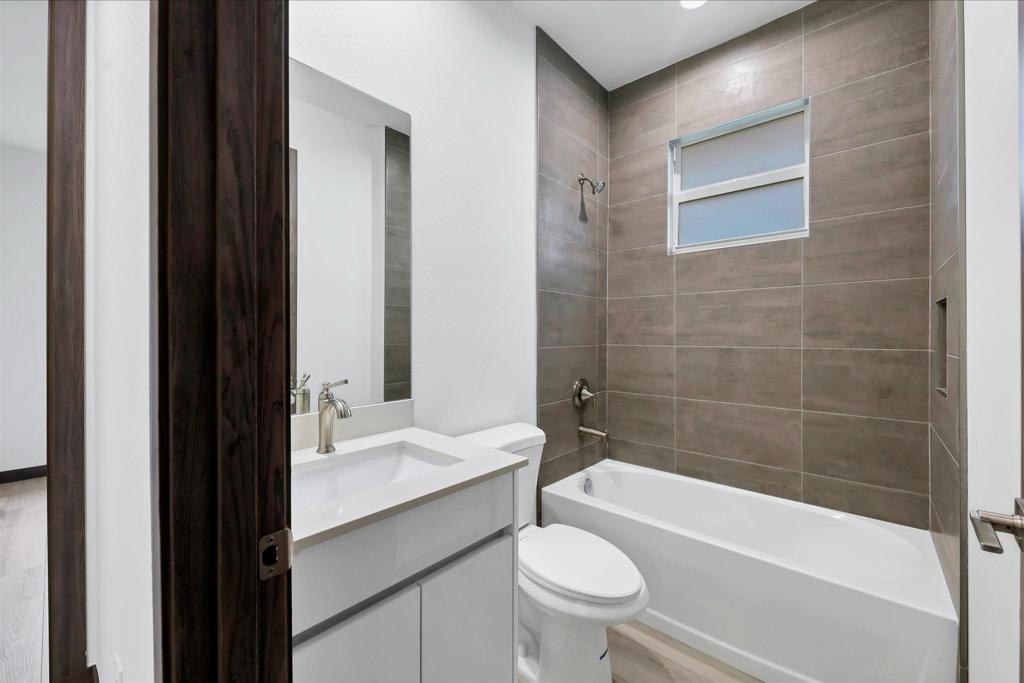 3050 Wentworth St #1 - Photo 4 of 21