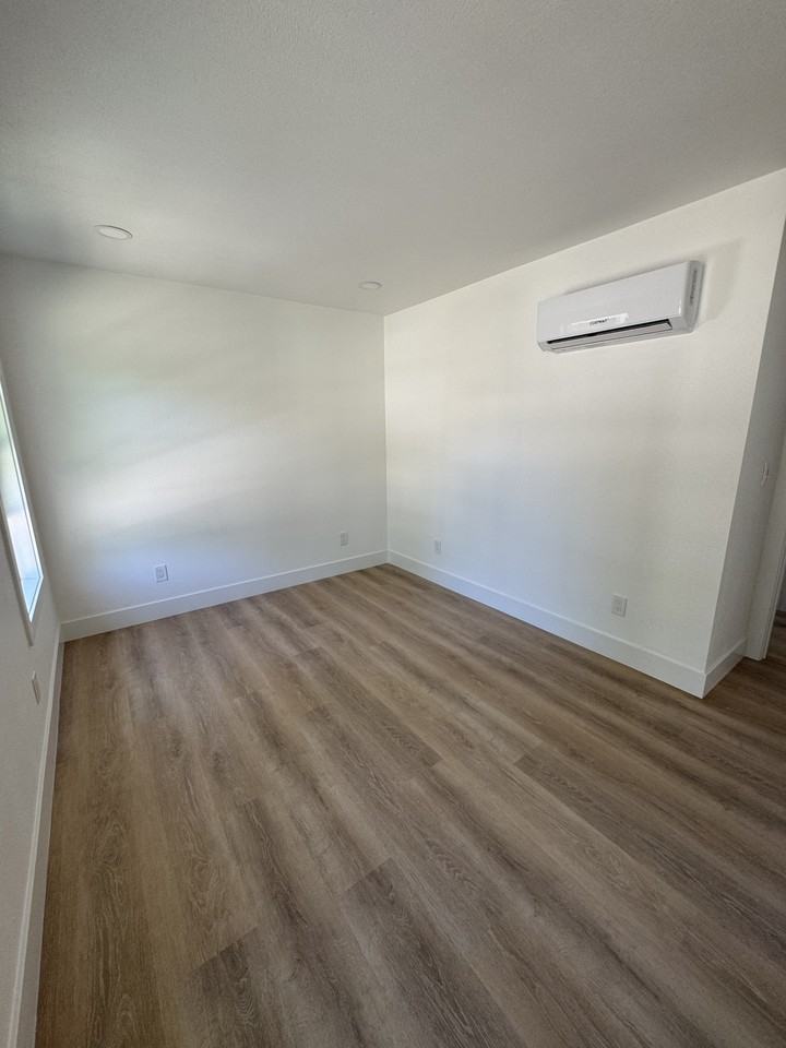 942 Santa Clara St #1 - Photo 5 of 11