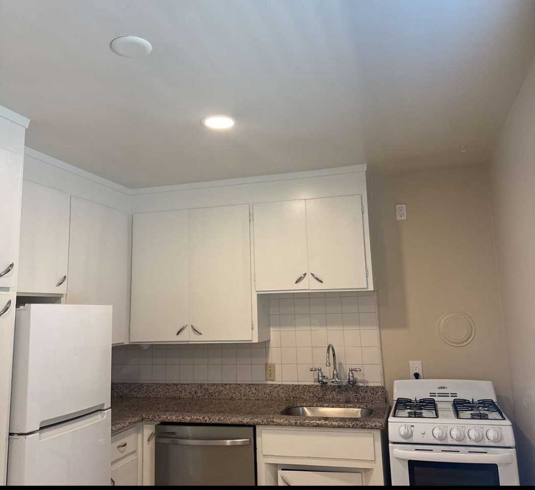 560 Lafayette St #4 - Photo 4 of 10