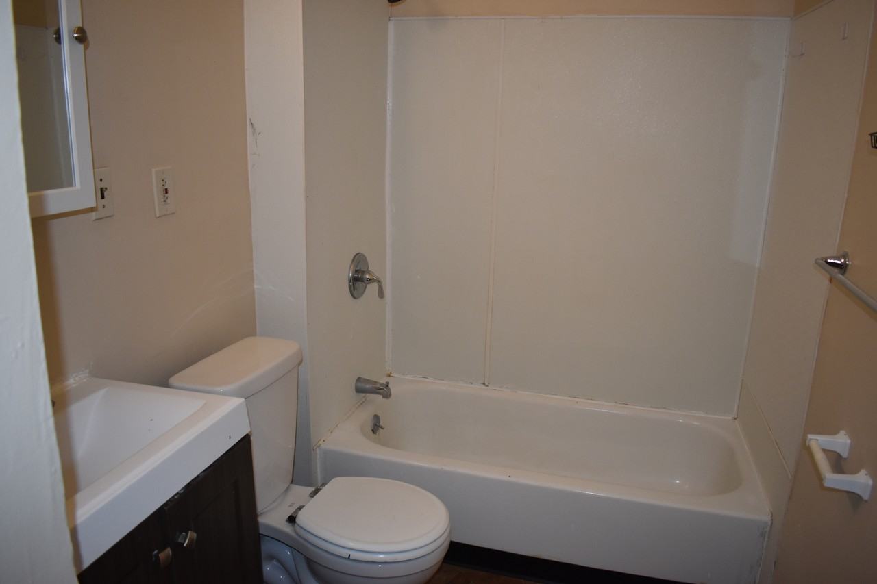 102 Englewood Avenue #1 - Photo 4 of 5