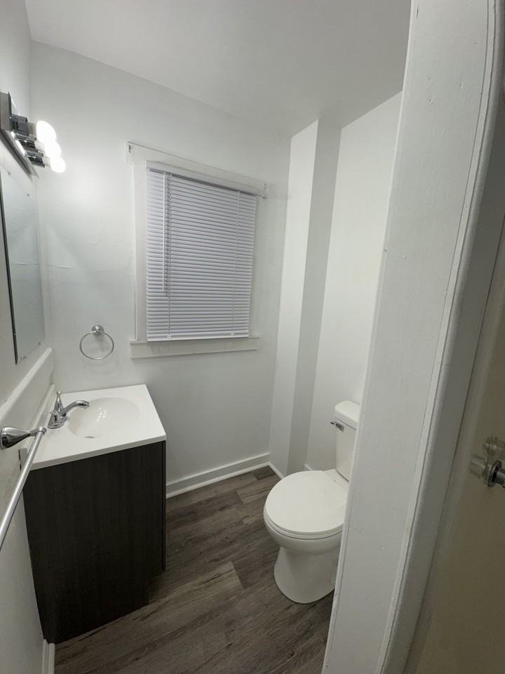 1125 W Marsh St #1 - Photo 3 of 3