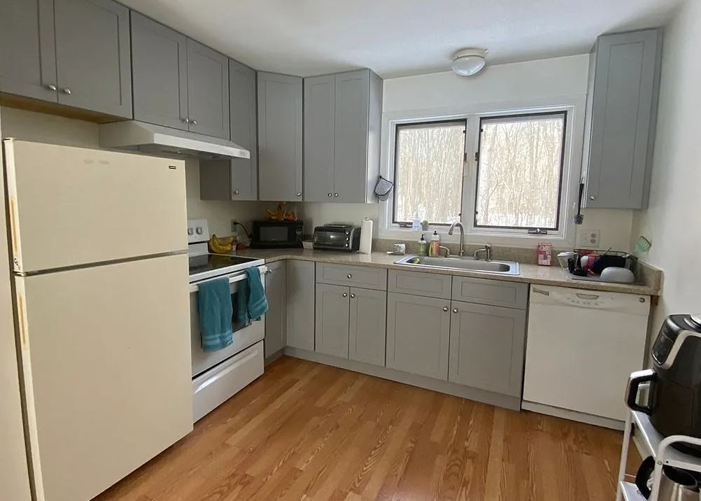 32 Salem Place #1 - Photo 3 of 8