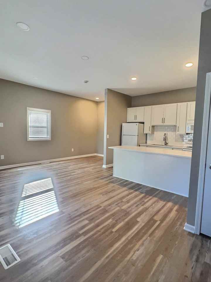 2501 N Bartlett Ave #C - Photo 5 of 10