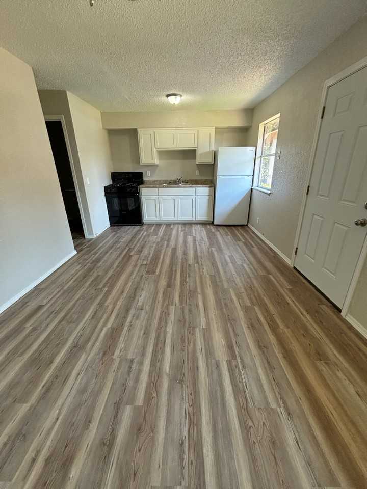 205 Randal St #4 - Photo 4 of 10