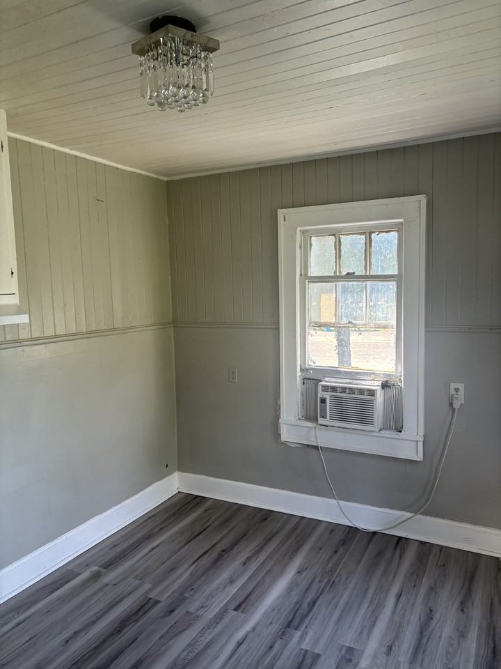 213 W Bertheaud Ave #B - Photo 2 of 8