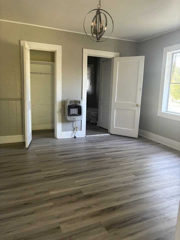 213 W Bertheaud Ave #B - Photo 4 of 8