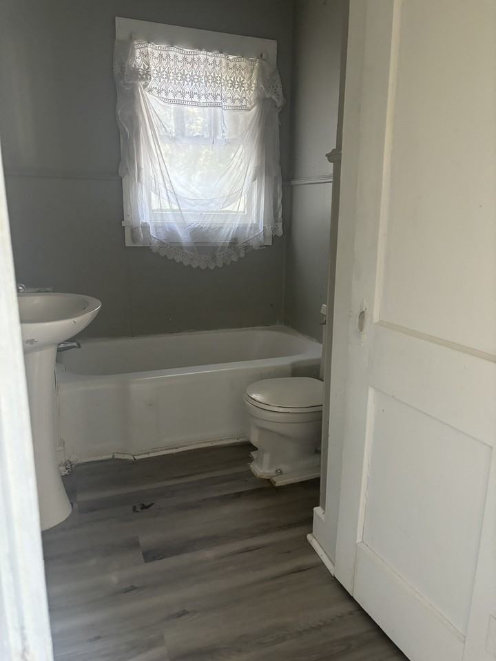 213 W Bertheaud Ave #B - Photo 5 of 8