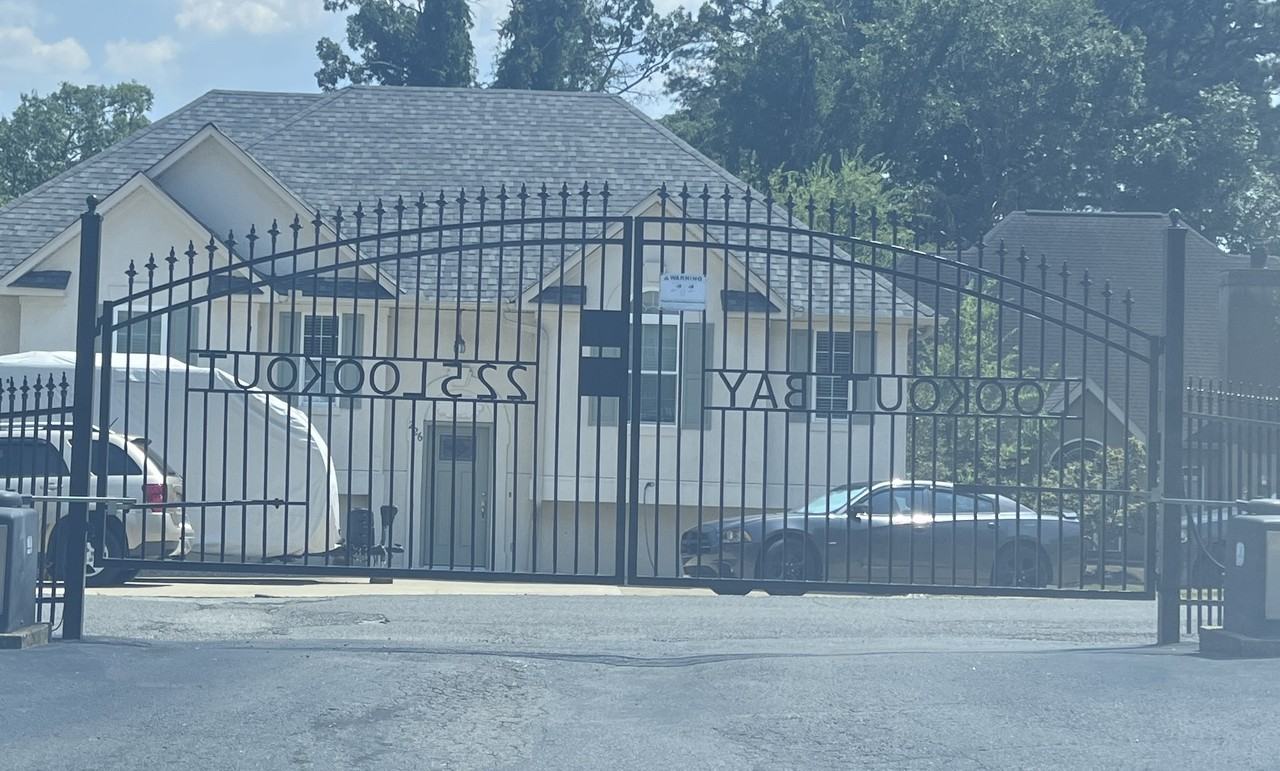 225 225 Lookout Pt F3 - 1 #1 - Photo 2 of 42