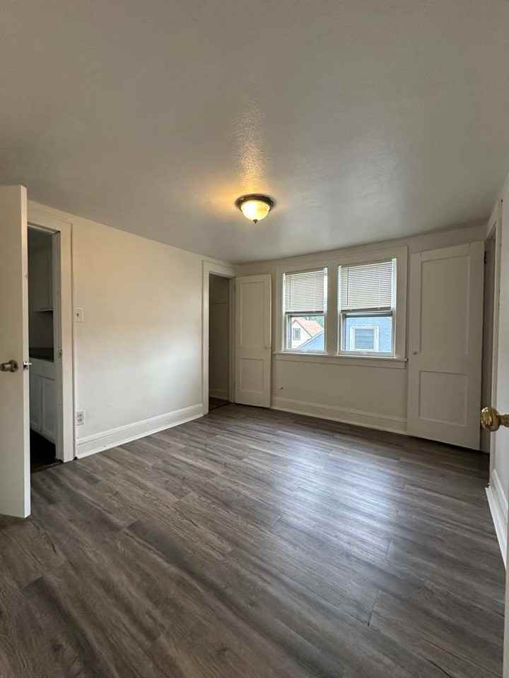 983 Maryland Ave E #2