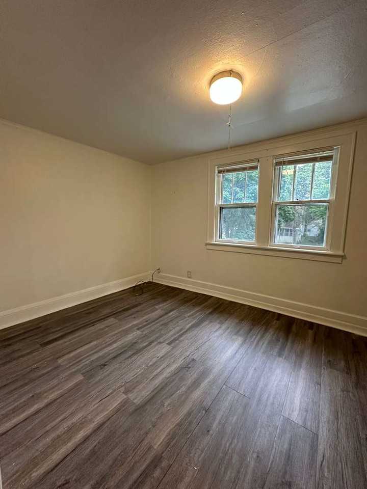 983 Maryland Ave E #2 - Photo 5 of 8