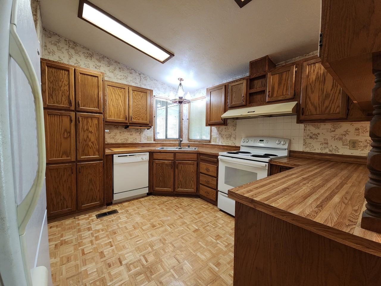 8260 Sherwood Blvd #1 - Photo 5 of 29