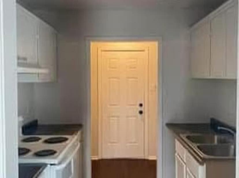 606 Yvonne St #606B - Photo 2 of 5