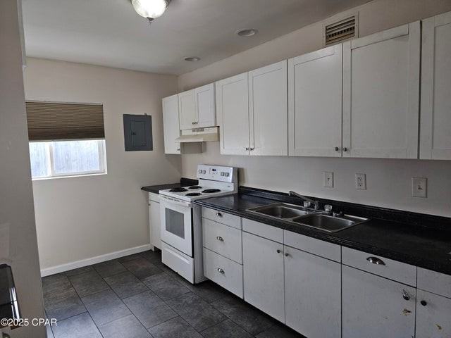 705 Satsuma Ave #1 - Photo 3 of 12