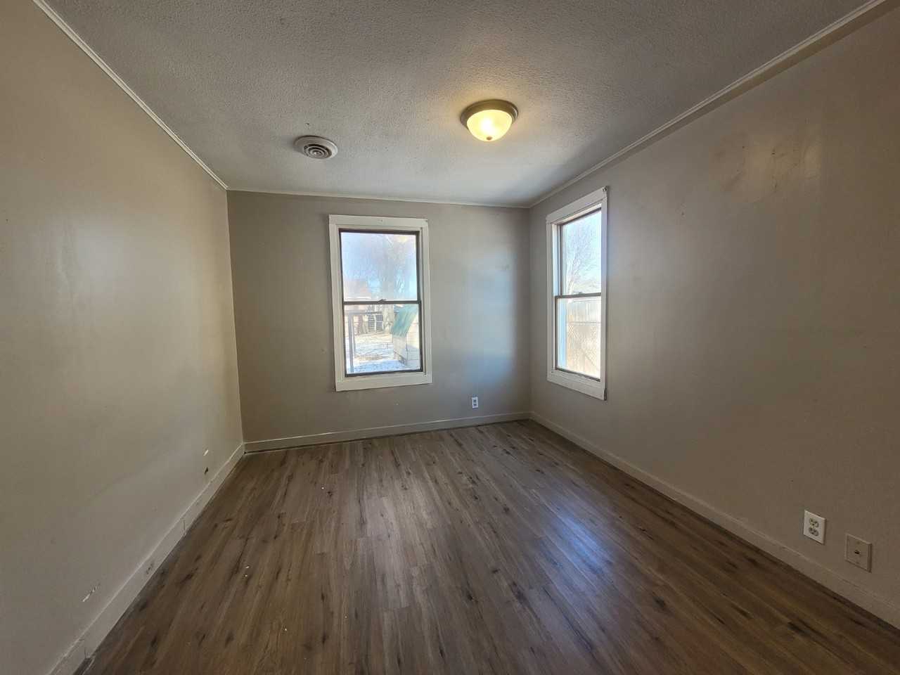 404 East Phoenix Avenue #1 - Photo 3 of 10