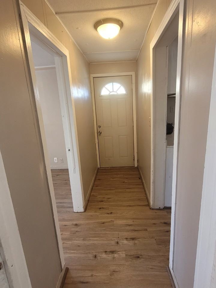 404 East Phoenix Avenue #1 - Photo 4 of 10