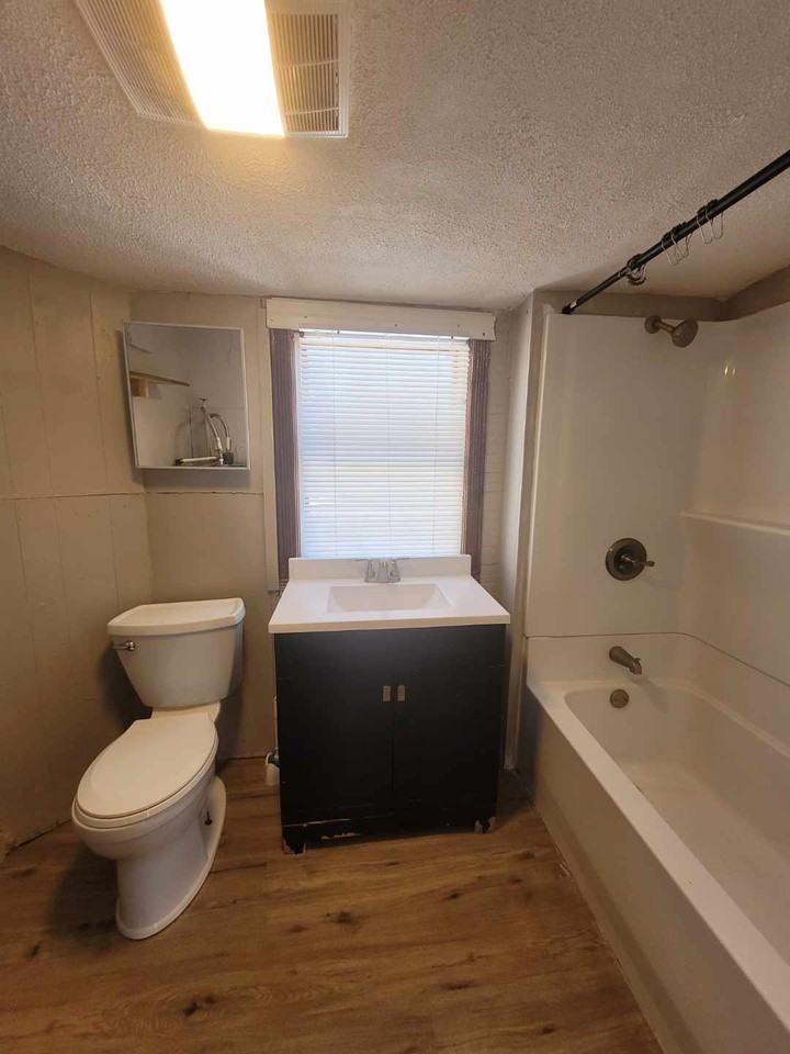 404 East Phoenix Avenue #1 - Photo 5 of 10