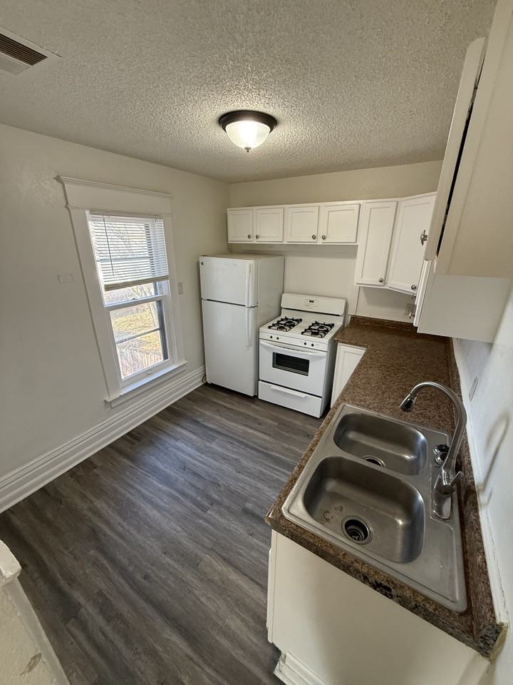 937 Clark St #2 - Photo 5 of 10