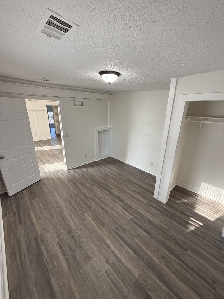 937 Clark St #2 - Photo 7 of 10