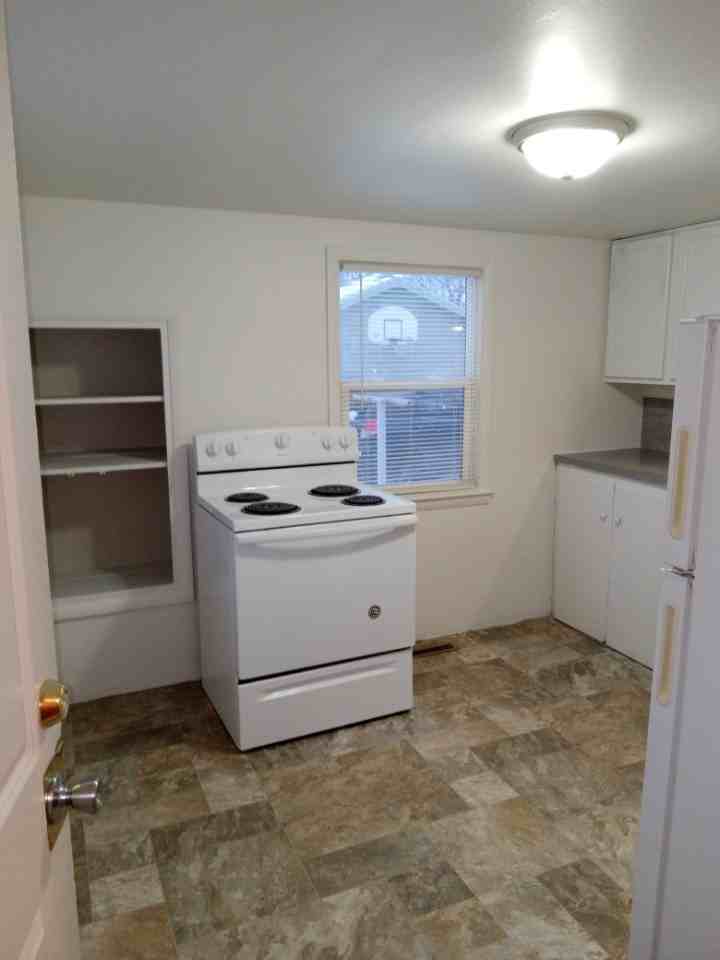 310 W 6th St #3 - Photo 3 of 4