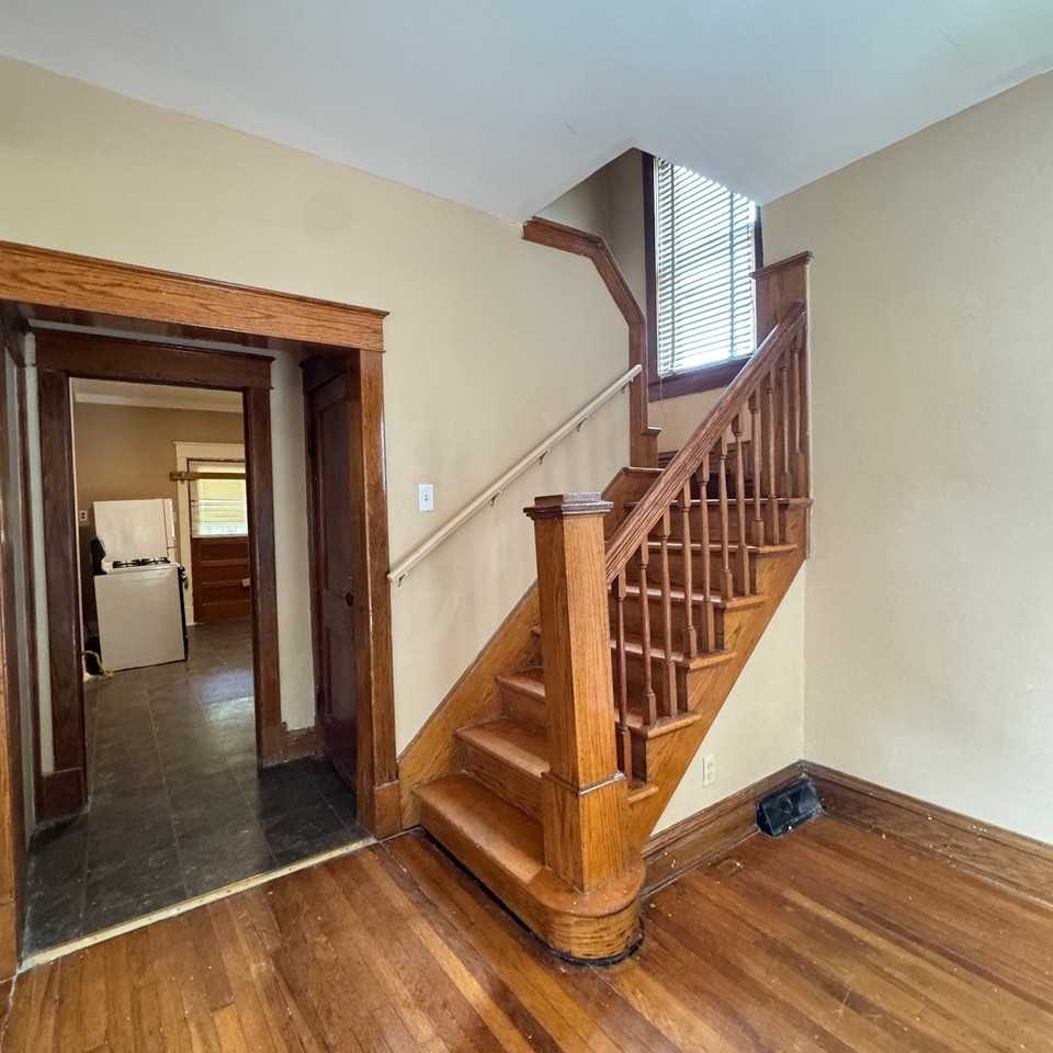 916 Bellefontaine Ave #1 - Photo 3 of 4