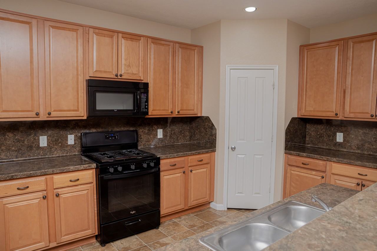 29735 Legends Green Dr - Photo 3 of 16