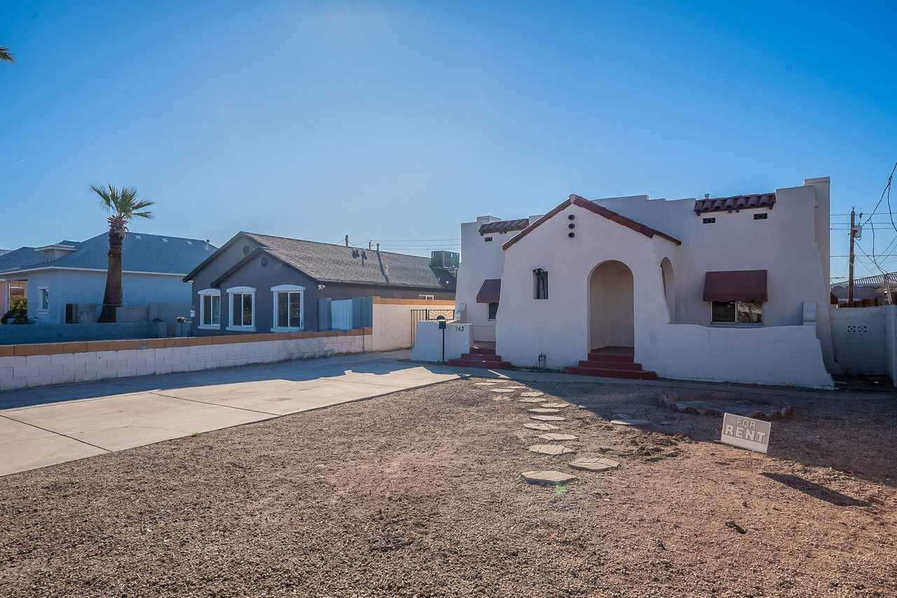 745 E Pierce St #1 - Photo 2 of 31