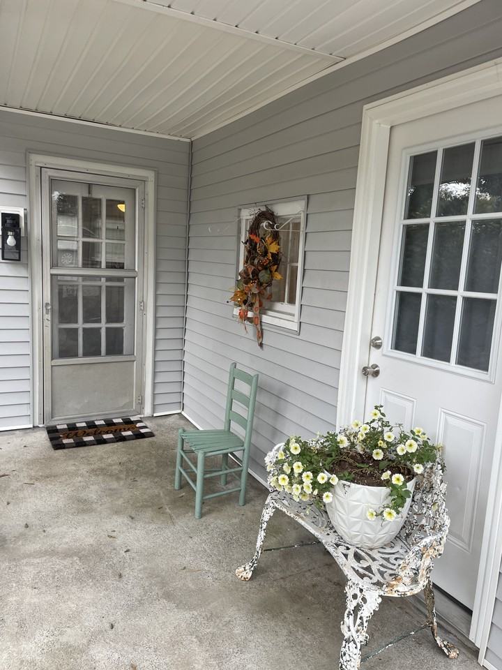 566 North 1st Avenue #1 - Photo 3 of 13