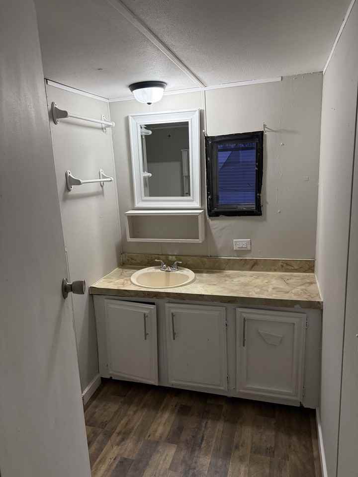 208 S 4th St #3 - Photo 3 of 11