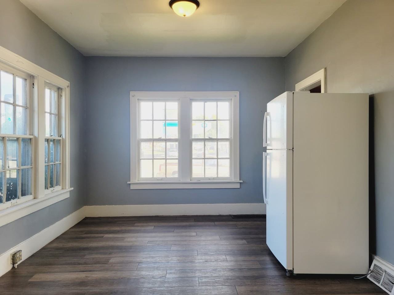 803 S Locust St #1 - Photo 5 of 21