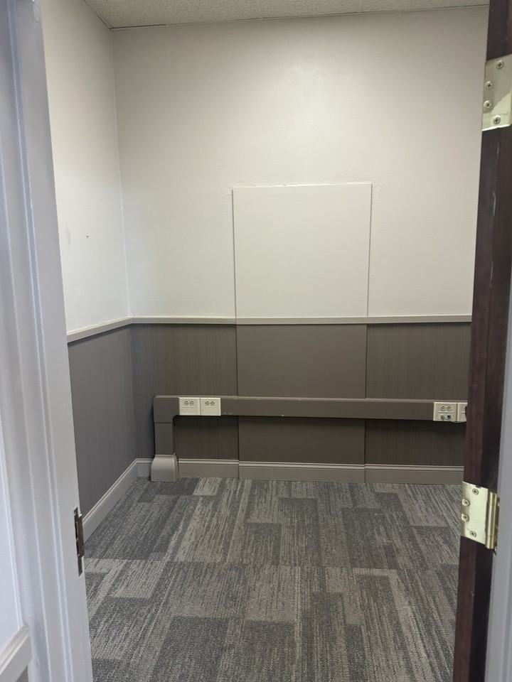 327 Mullin St #7 - Photo 3 of 5