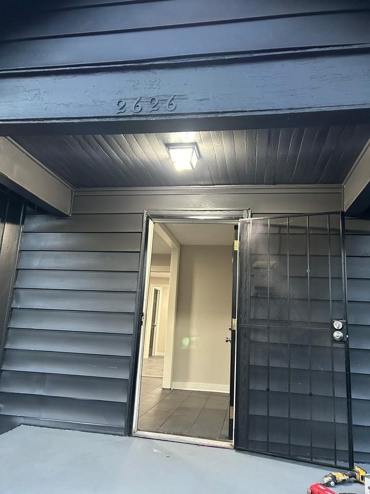 2626 Whitman Ave - Photo 2 of 12