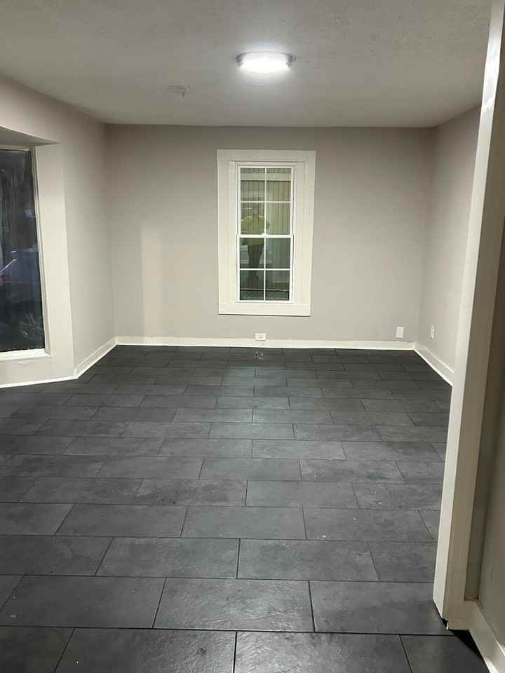 2626 Whitman Ave - Photo 4 of 12