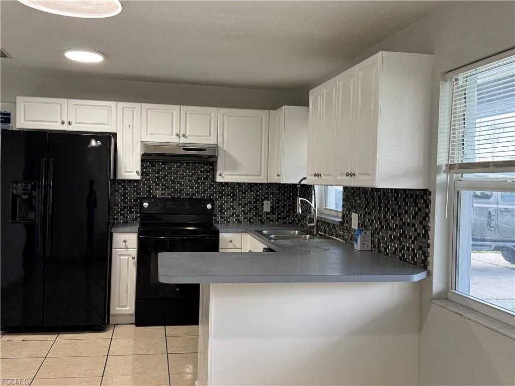 2328 Country Club Boulevard #1 - Photo 2 of 10