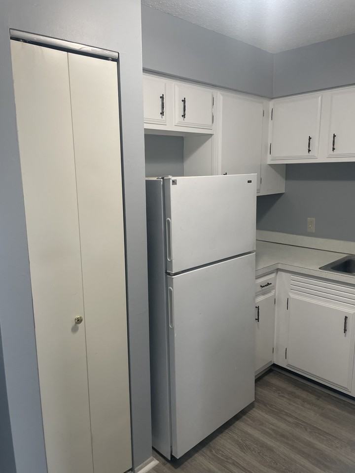 East Elmwood Avenue #24 - Photo 7 of 10