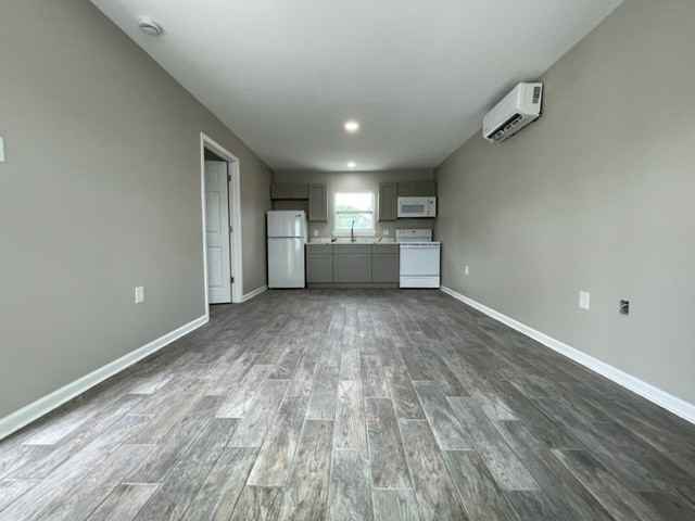 241 Magnolia Street #B - Photo 5 of 10
