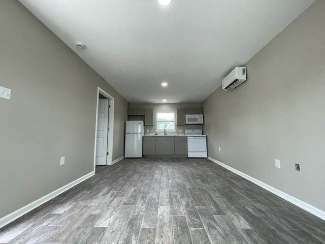 241 Magnolia Street #B - Photo 6 of 10